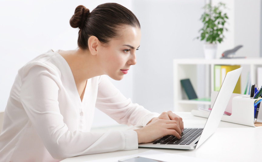 A Desk Set Up That Eliminates Back Pain